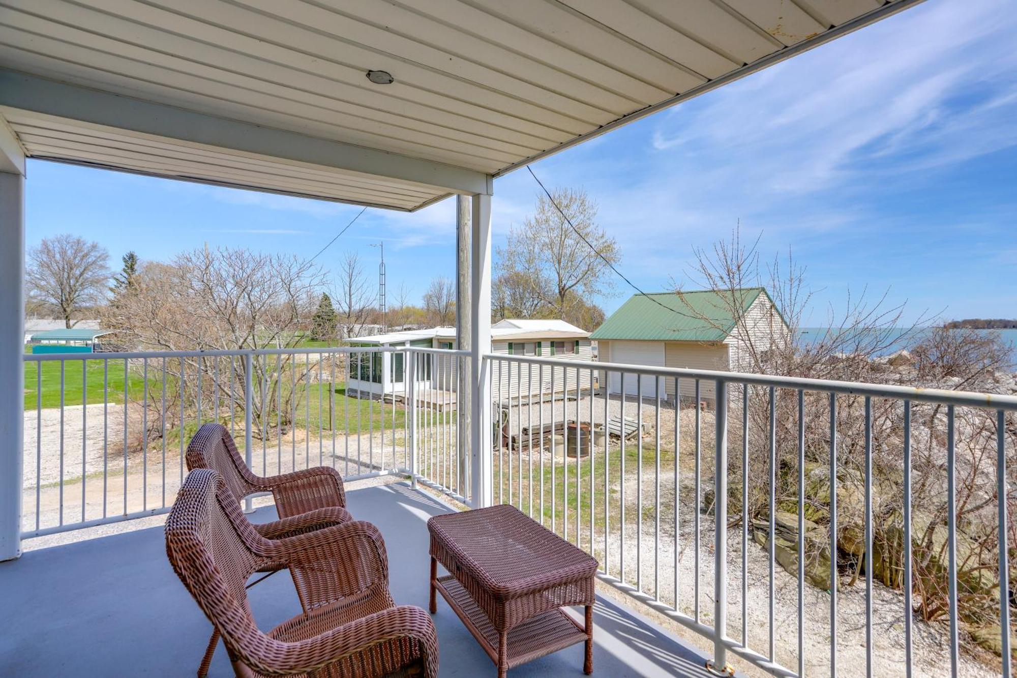 Apartament Waterfront Bass Island Retreat With Balcony And Tv Put-in-Bay Zewnętrze zdjęcie
